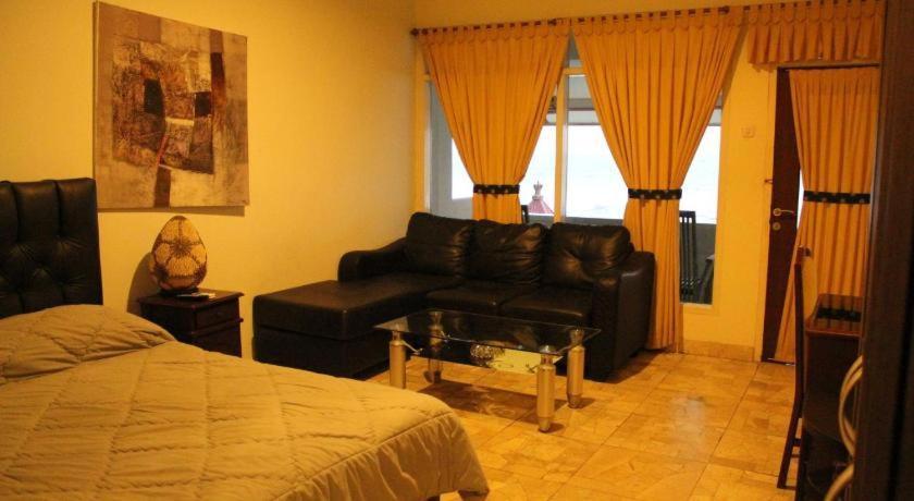 Готель 77 Sunset Plaza Cisolok Екстер'єр фото